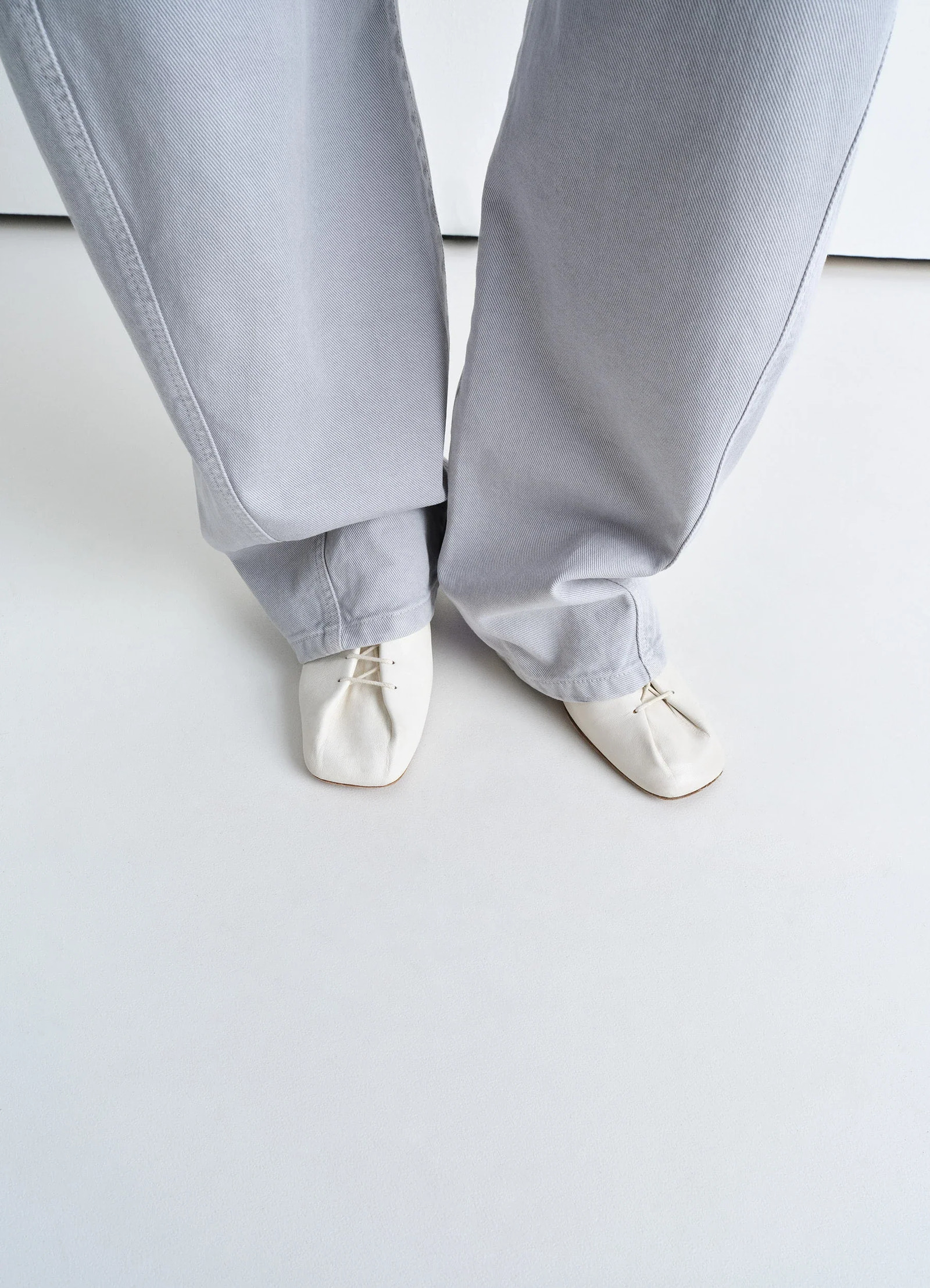 Souris classic derbies 55 in nappa lamb leather, model shot, top view square toe