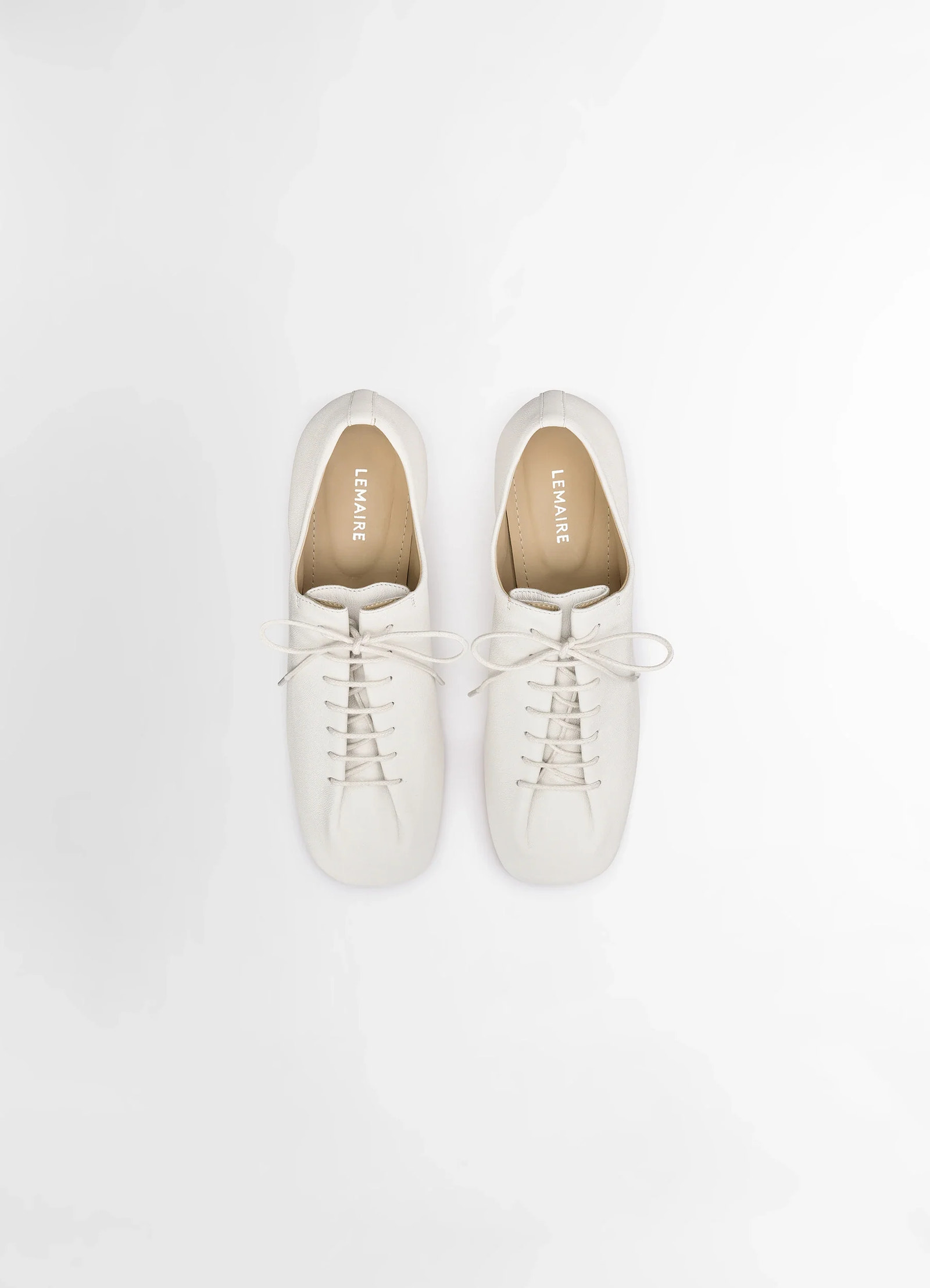 Souris classic derbies 55 in nappa lamb leather, product shot, overhead view lace-up design