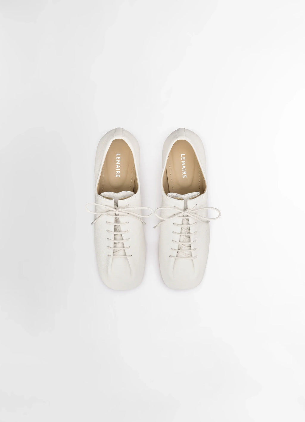 Souris Classic Derbies 55 in Nappa lamb leather, product shot, overhead view lace-up design