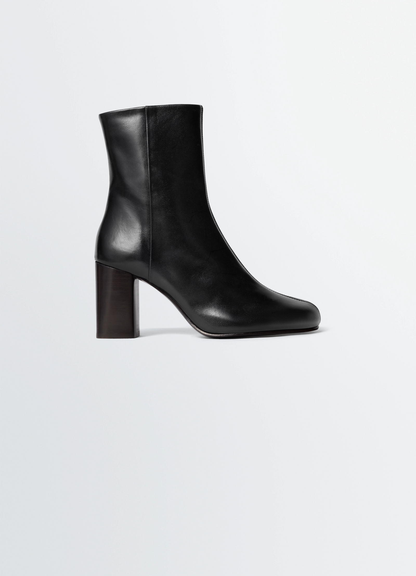 Anatomic boots with 80mm heel in glossy vegetable-tanned leather, product shot, side view rounded toe high-heeled booties
