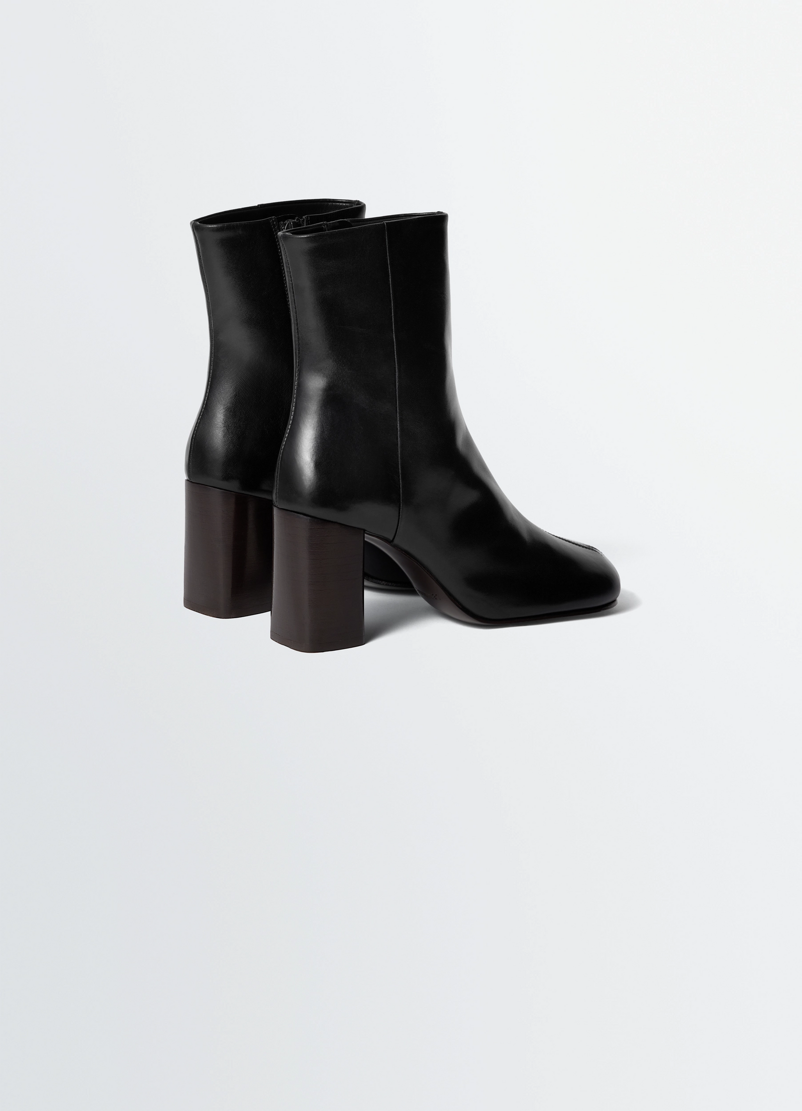 Anatomic boots with 80mm heel in glossy vegetable-tanned leather, product shot, back three-quarter view smooth sleek fit