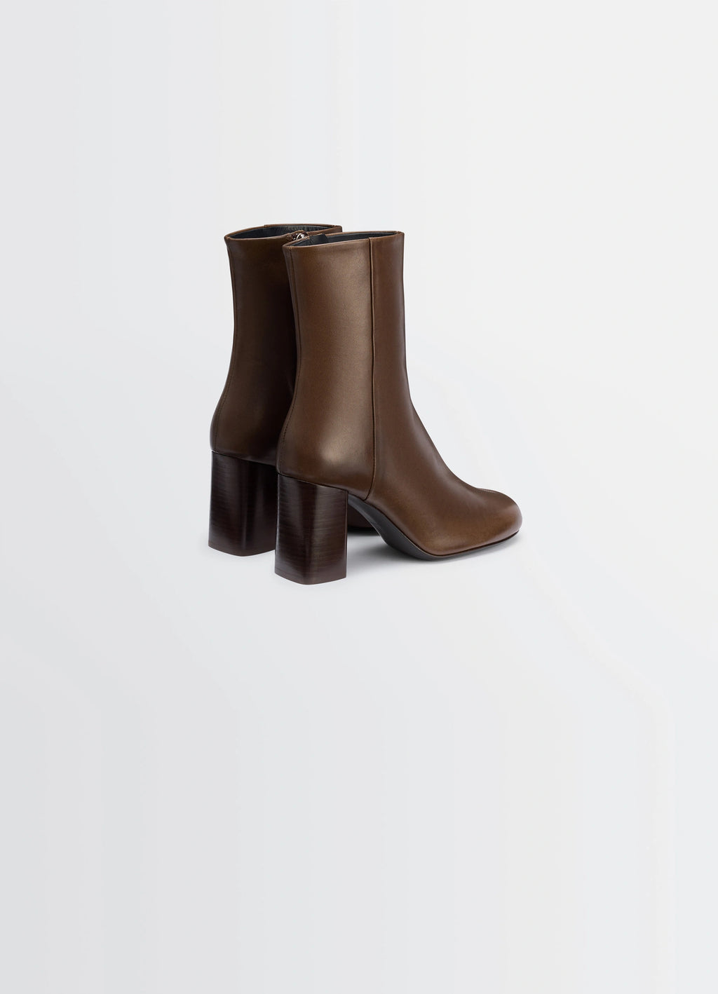 Lemaire Anatomic Boots in Glossy Vegetable-Tanned Leather, product shot, back three-quarter view block heel, zipper detail