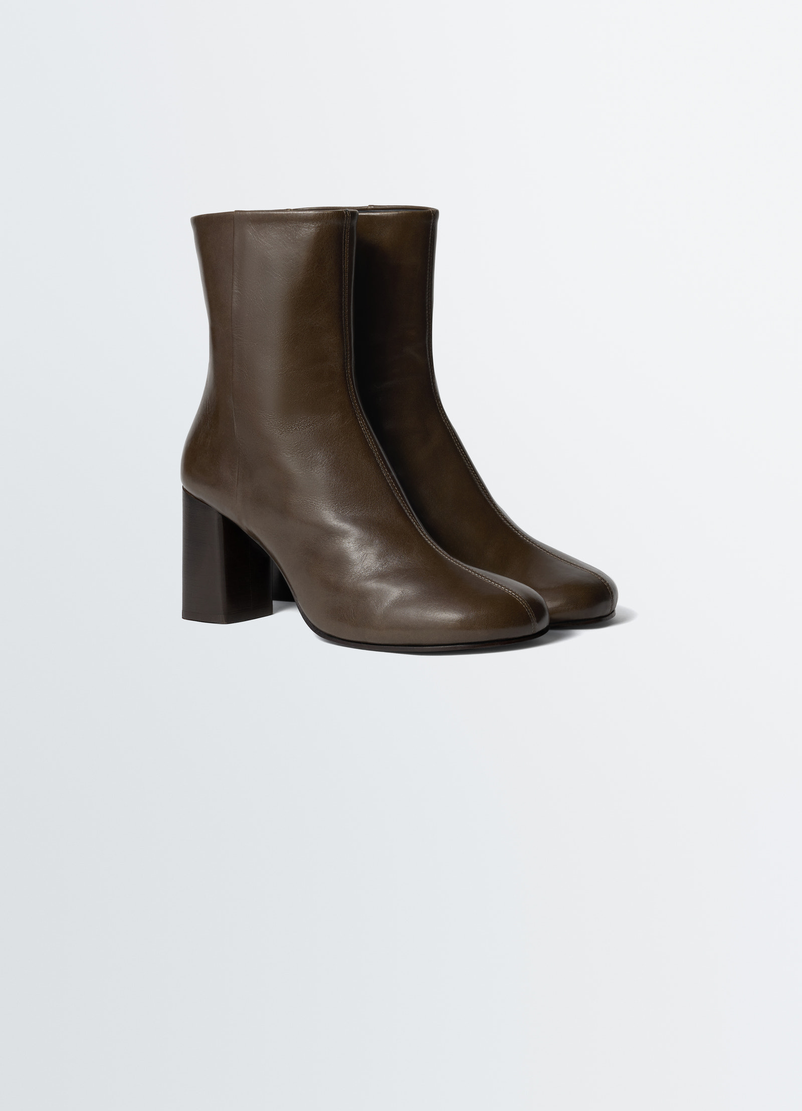 Anatomic boots with 80mm heel