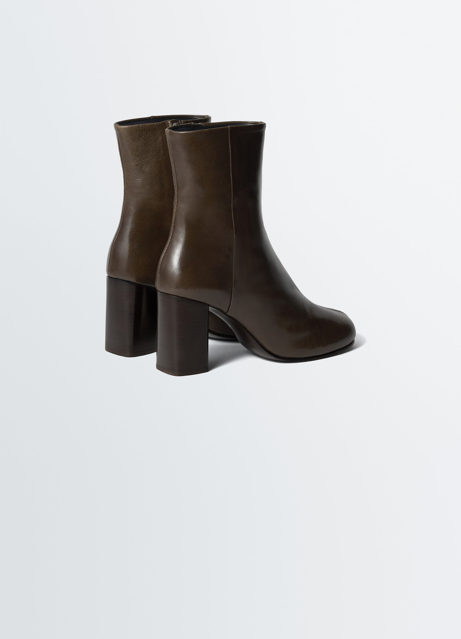 Anatomic boots with 80mm heel