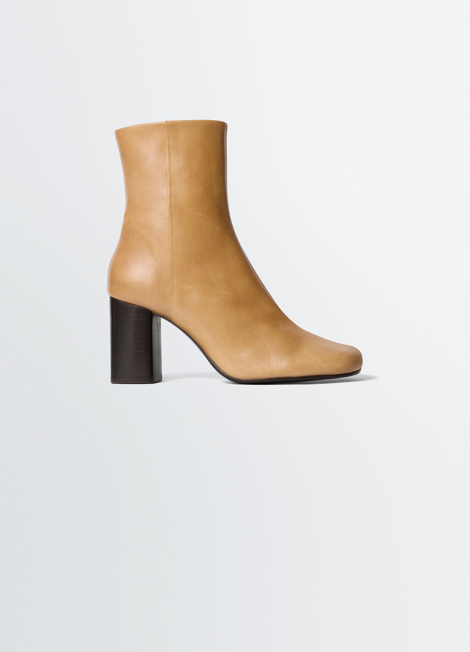Anatomic boots with 80mm heel