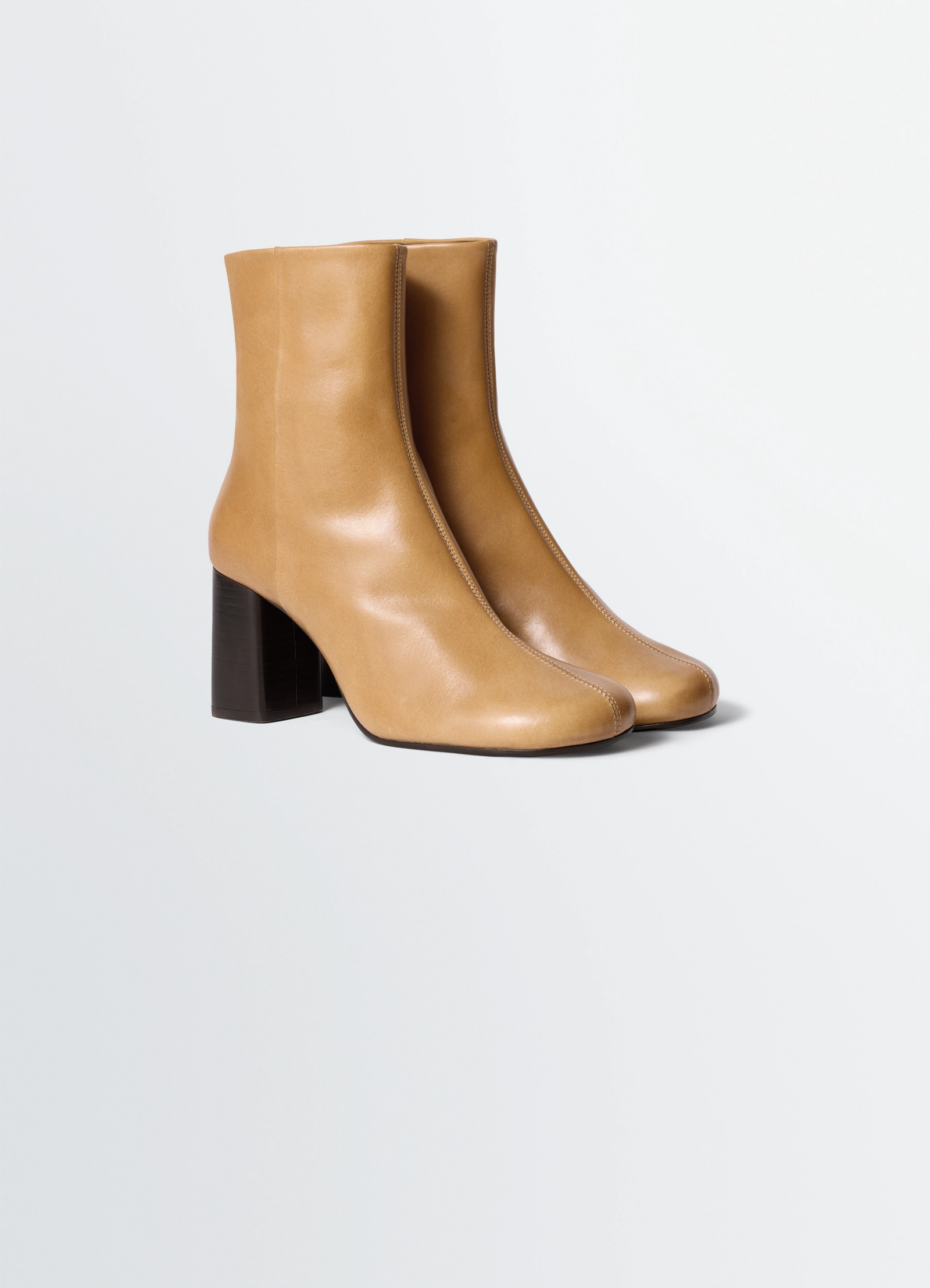 Anatomic boots with 80mm heel