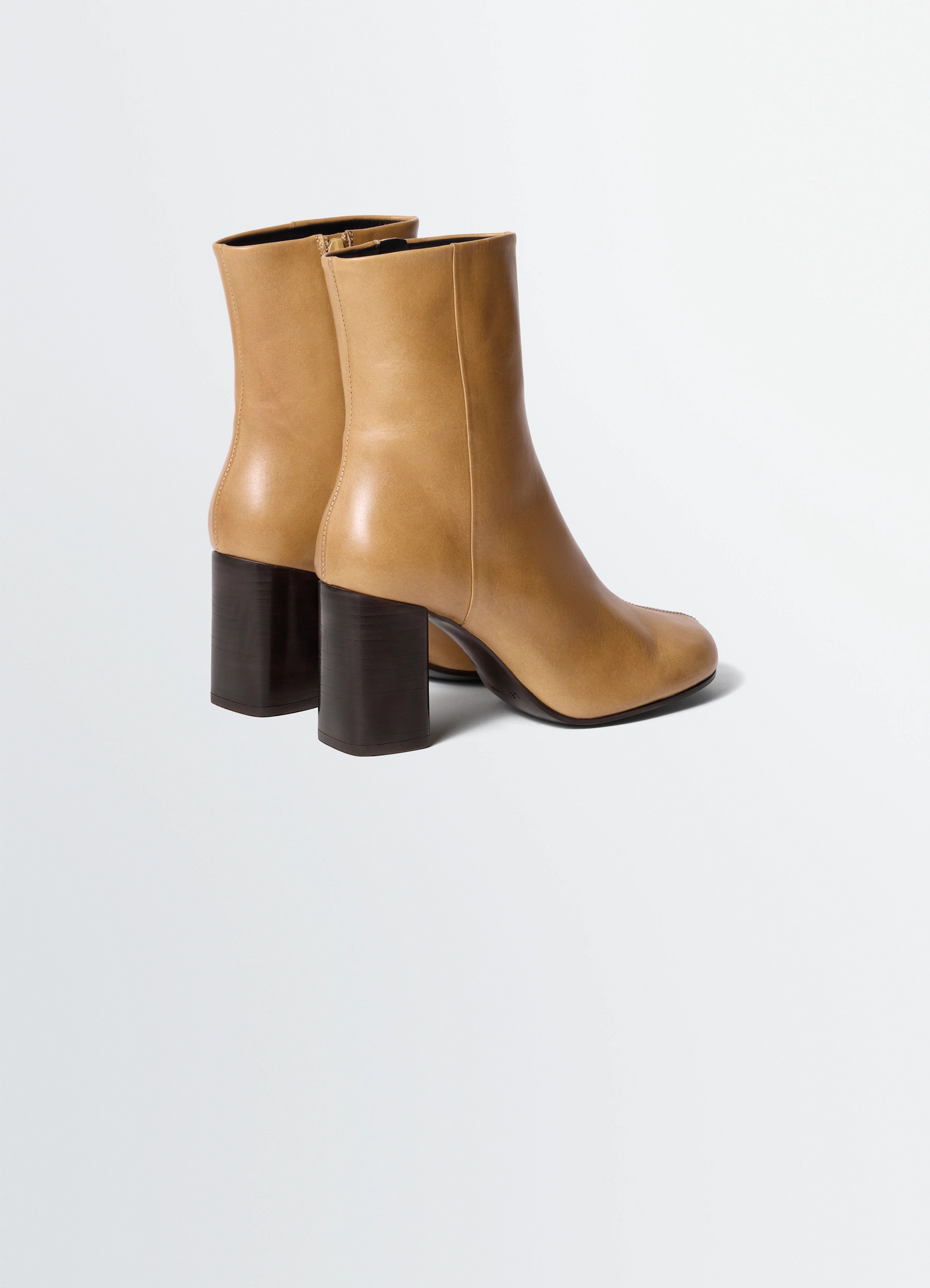 Anatomic boots with 80mm heel