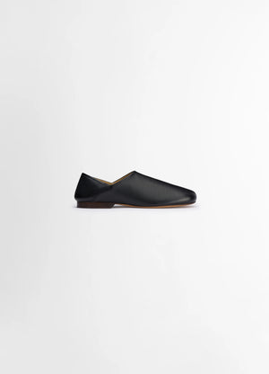 LEMAIRE Slippers in Black Shiny Buffalo Leather, product shot, side view slip-on versatile