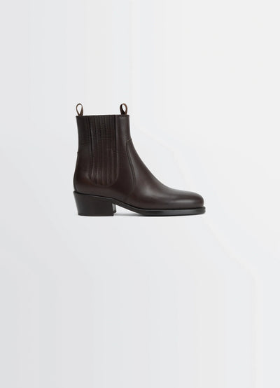 CHELSEA BOOTS