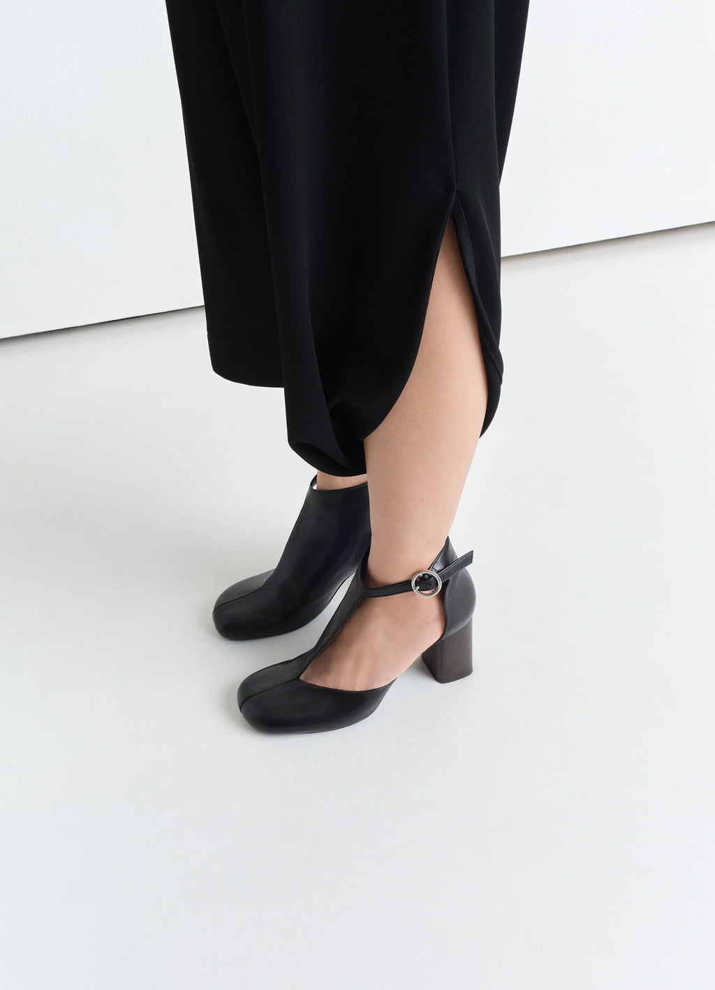 CUT OUT ANKLE BOOTS - Black - Glossy Vegetable Leather - Women