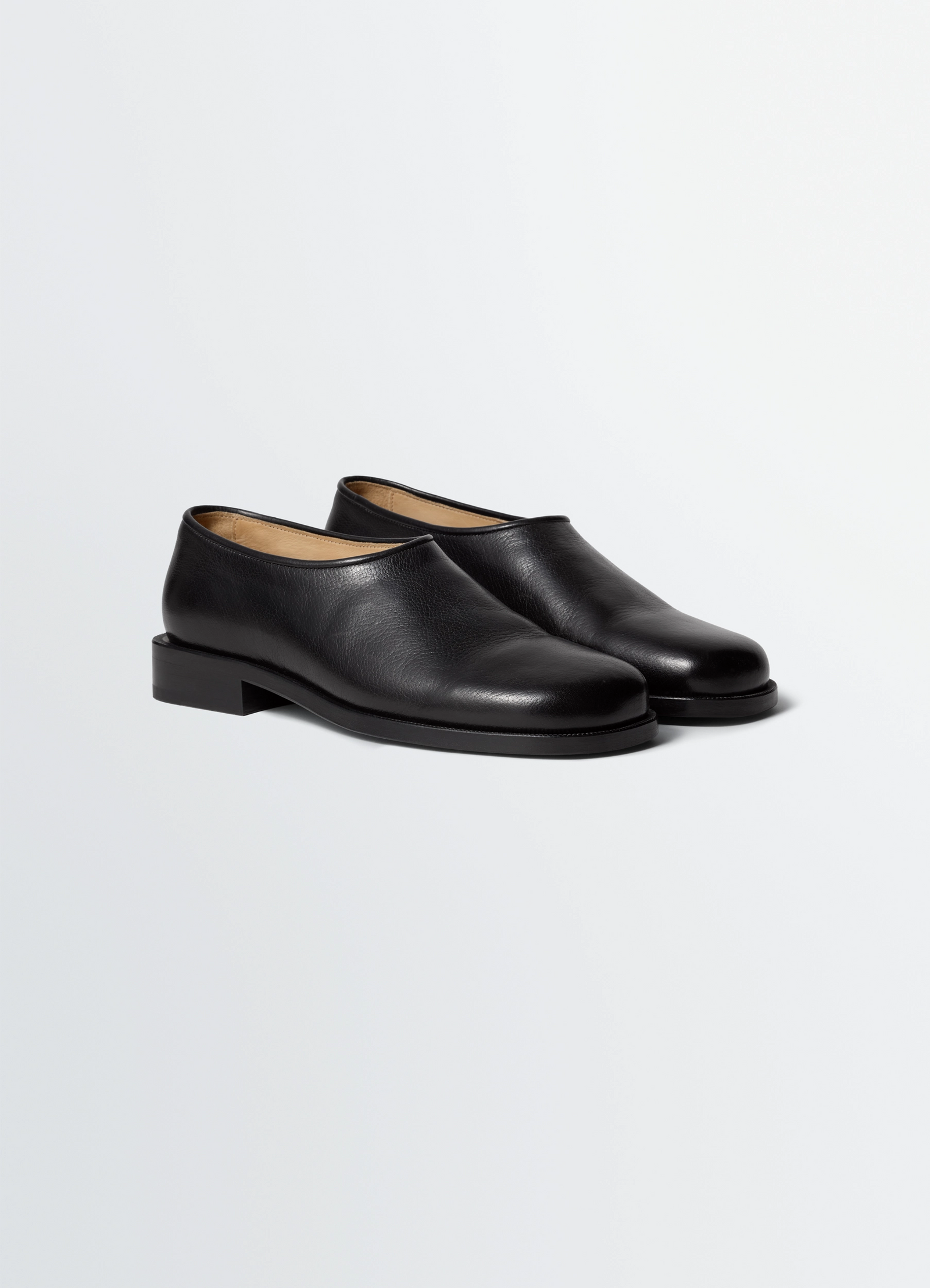 Anatomic slip on in smooth glossy black buffalo leather, product shot, three-quarter view rounded toe detail