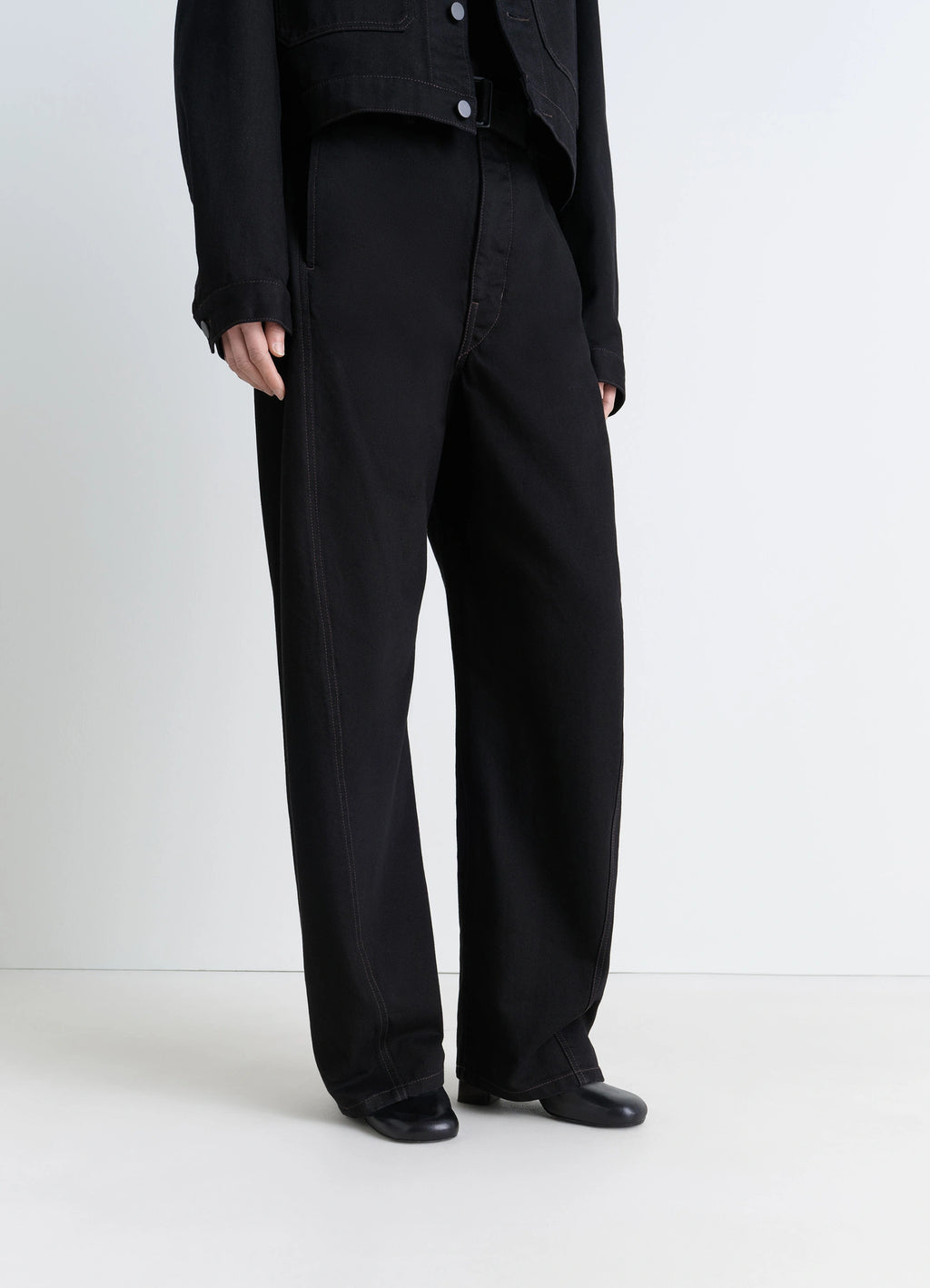 Anatomic Pump 80 in Glossy Vegetable-Tanned Leather, model shot, front angled view sleek high heel