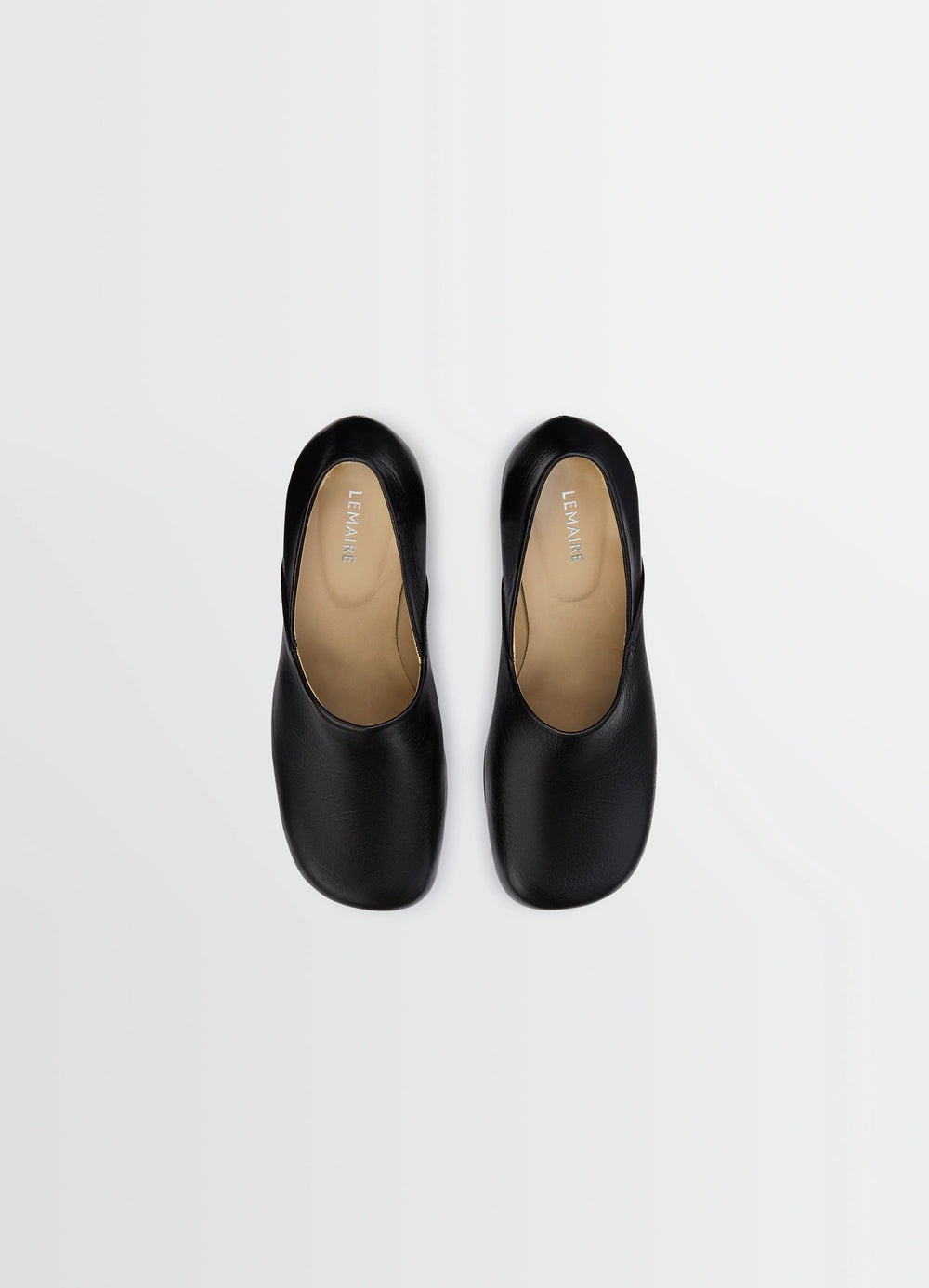 Anatomic Pump 80 in Glossy Vegetable-Tanned Leather, product shot, top view closed vamp minimalist design