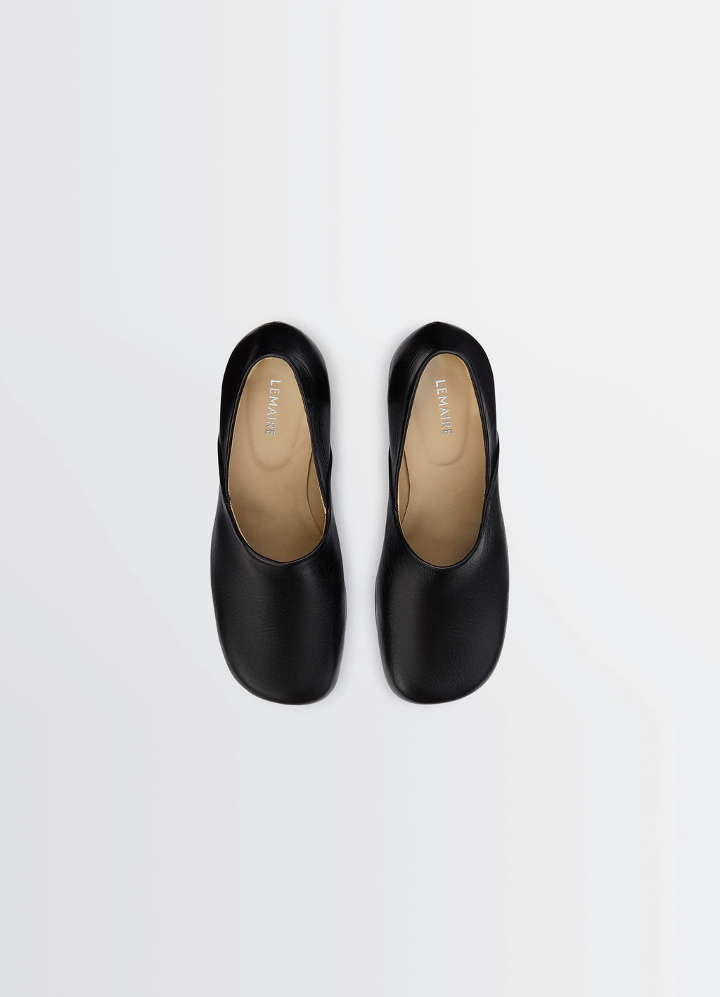 Anatomic Pump 80 in Glossy Vegetable-Tanned Leather, product shot, top view closed vamp minimalist design