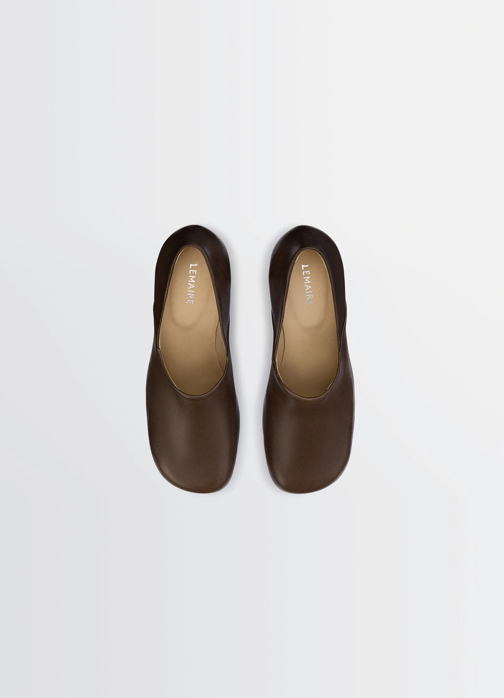 Anatomic Pump 80 in Glossy vegetable-tanned leather, product shot, top-down view rounded toe slip-on