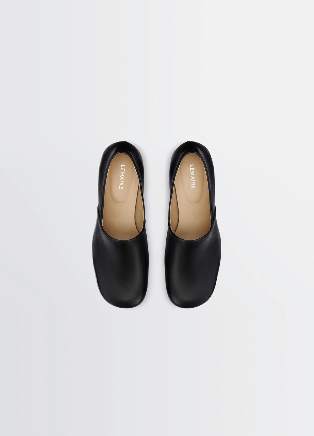 ANATOMIC PUMP 55 in Glossy vegetable-tanned leather, product shot, top view sleek rounded toe design