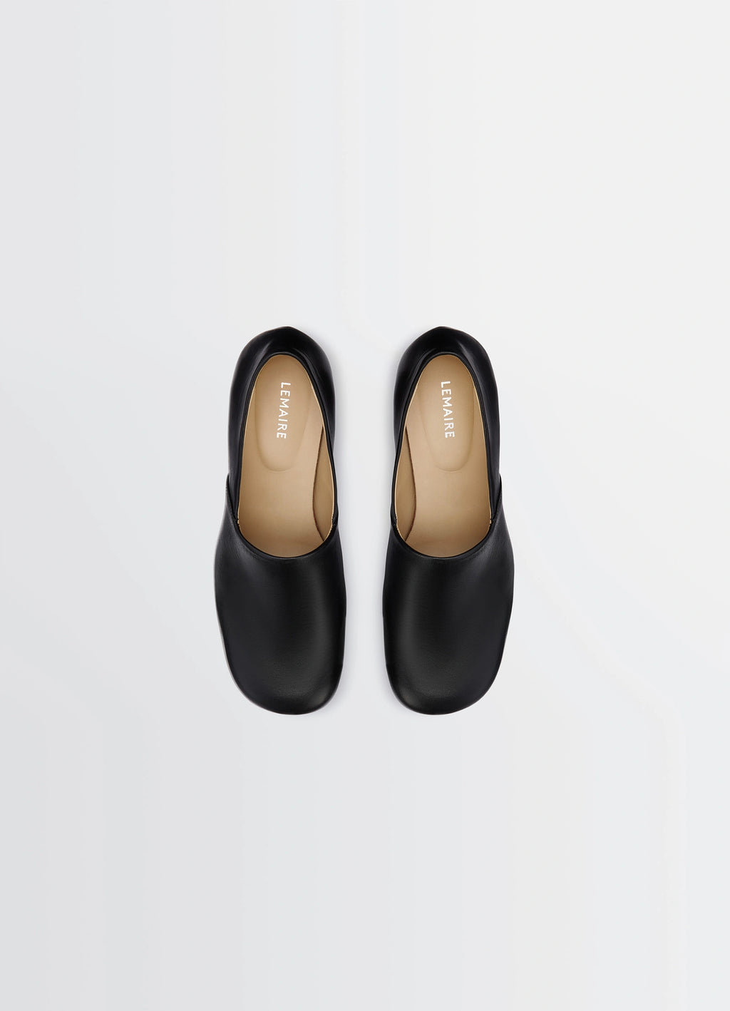 ANATOMIC PUMP 55 in Glossy vegetable-tanned leather, product shot, top view sleek rounded toe design