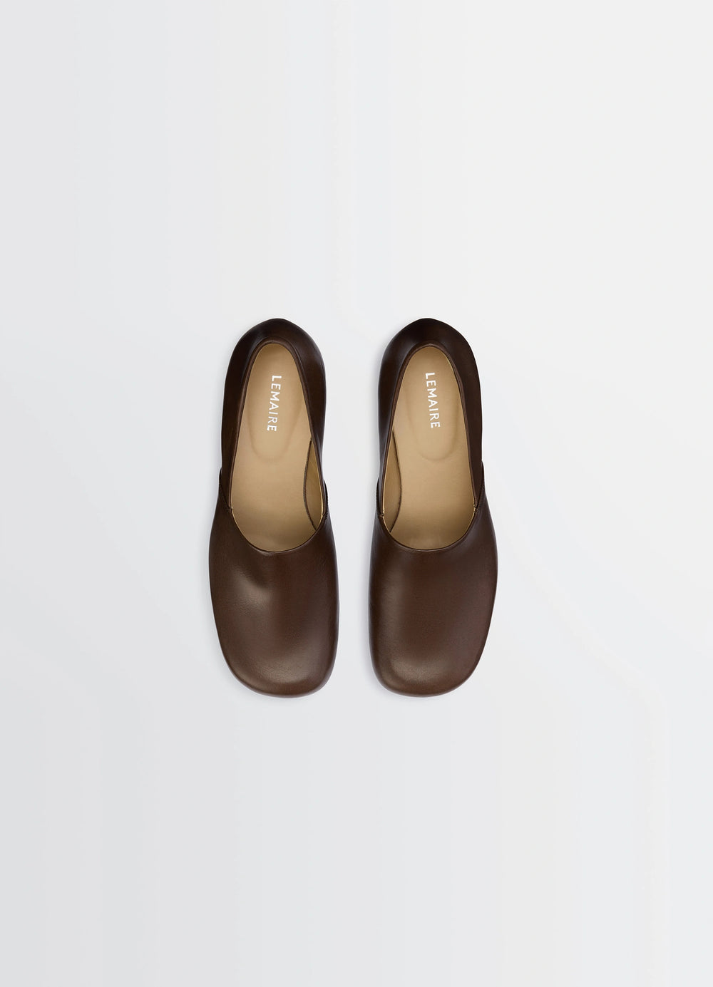 Anatomic Pump 55 in Glossy vegetable-tanned leather, product shot, top view minimalist design