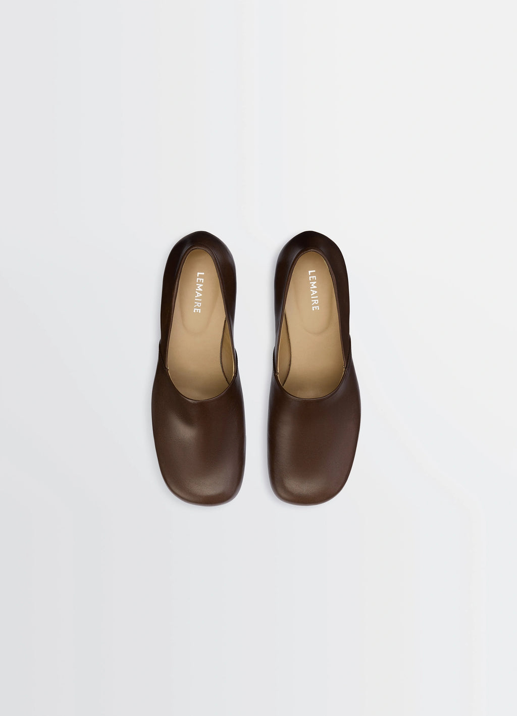 Anatomic Pump 55 in Glossy vegetable-tanned leather, product shot, top view minimalist design