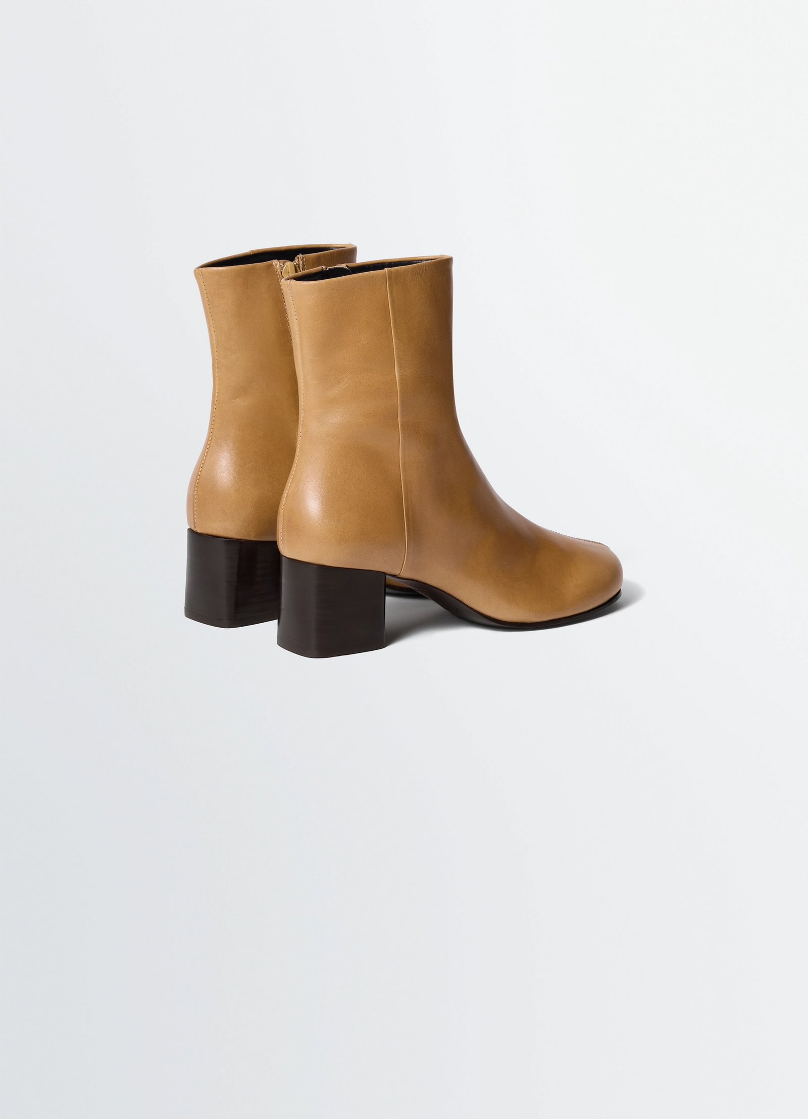 Anatomic boots with 55mm heel