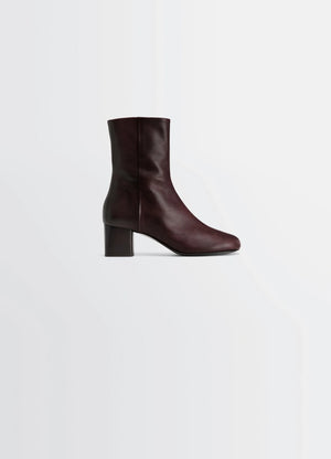 Lemaire Anatomic Boots 55 in Glossy Vegetable-Tanned Leather, product shot, Side view Rounded toe, heeled booties