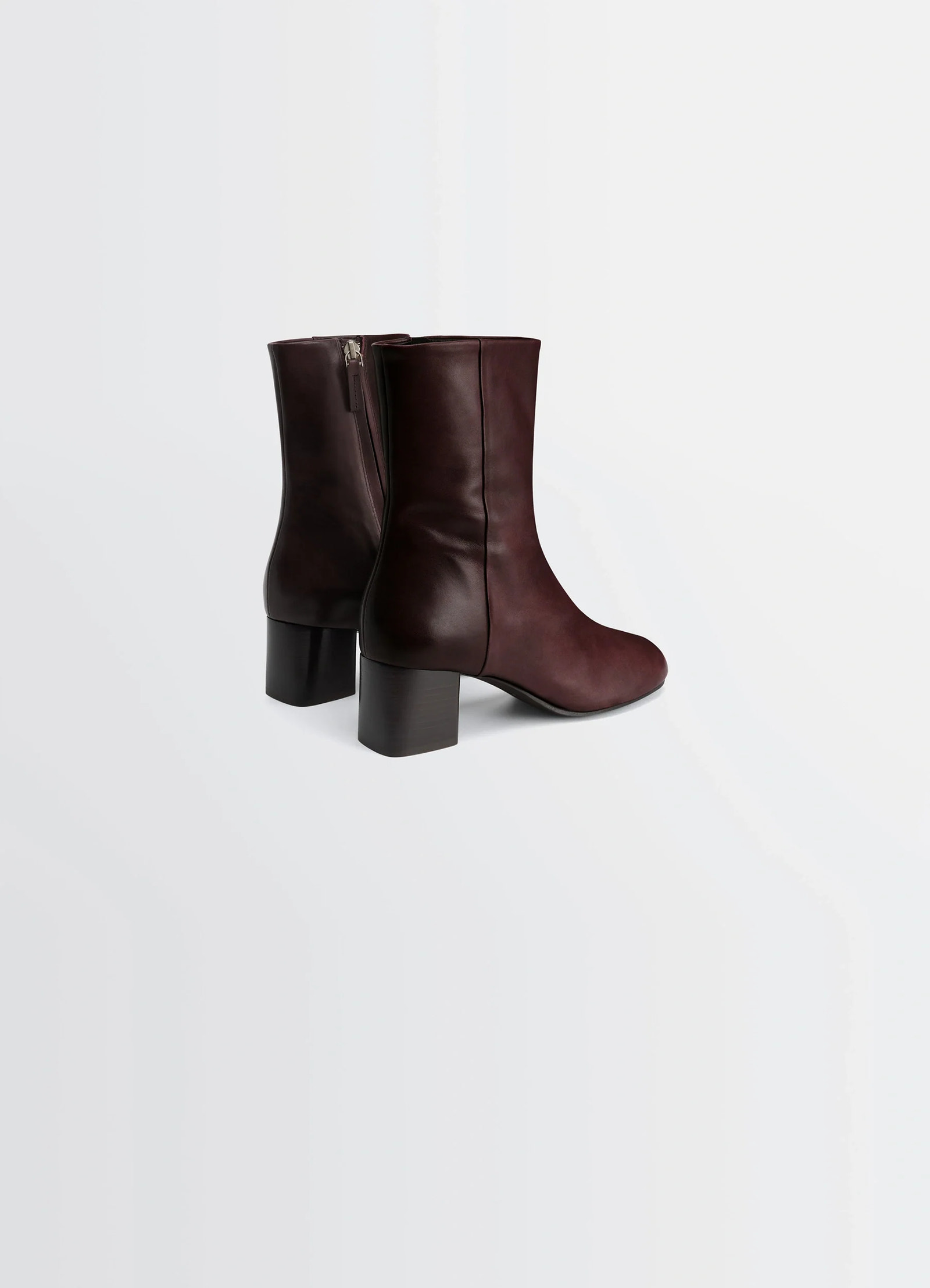 Lemaire anatomic boots 55 in glossy vegetable-tanned leather, product shot, back angled view zipper detail visible