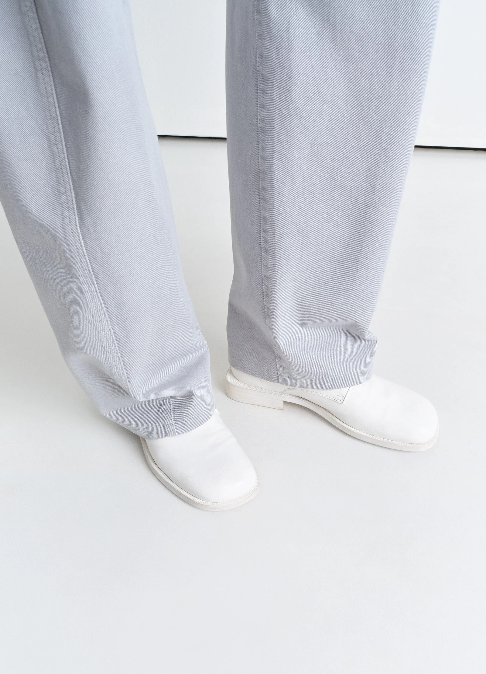 Anatomic derbies in soft buffalo grained leather, detail view unlined with round toe