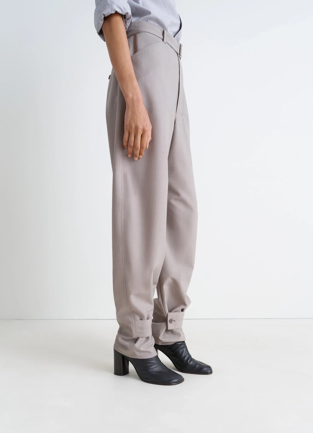 Glove Ankle Boots 80 in Black LWG Gold-certified lambskin, model shot, bottom view round toe design