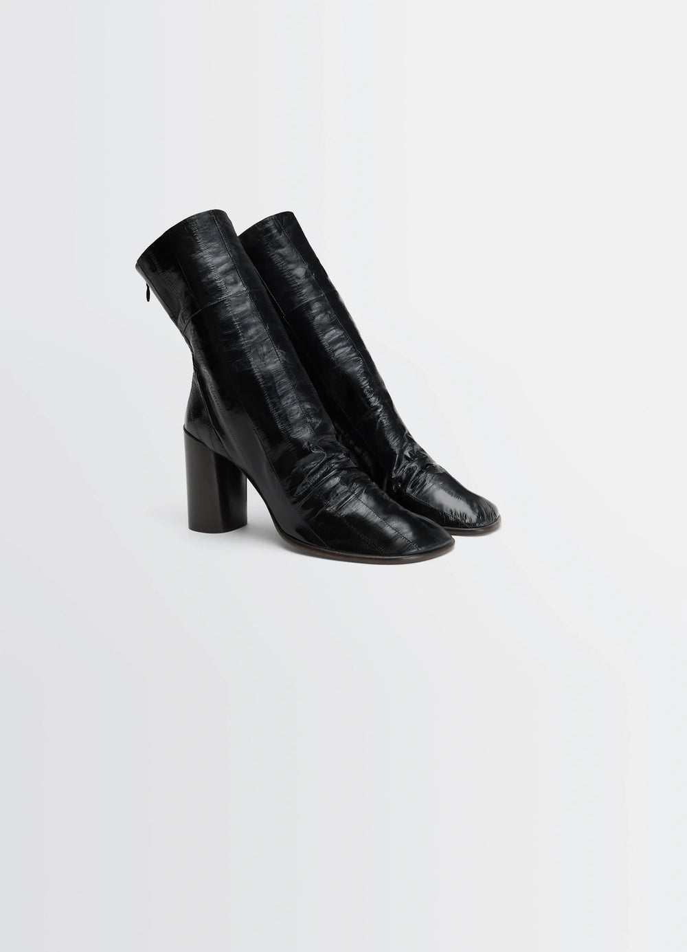 Glove Ankle Boots 80 in Eel Leather Black, product shot, three-quarter view chunky heel polished finish