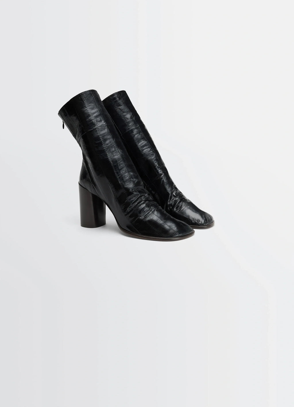 Glove Ankle Boots 80 in Eel Leather Black, product shot, three-quarter view chunky heel polished finish