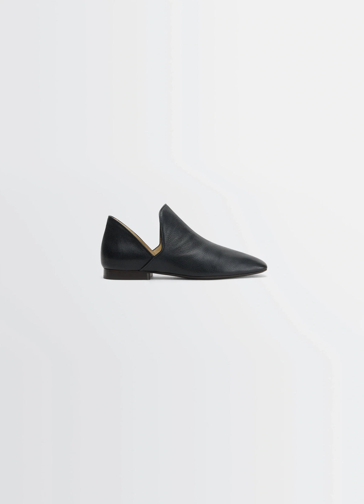 Lemaire Flat dOrsay Loafer in Grained goatskin leather, product shot, Side view Flat sole design