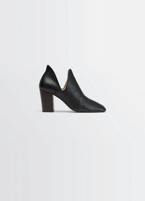 Lemaire DOrsay Pump 80 in Black Grained Goatskin, product shot, Side view Chunky heel