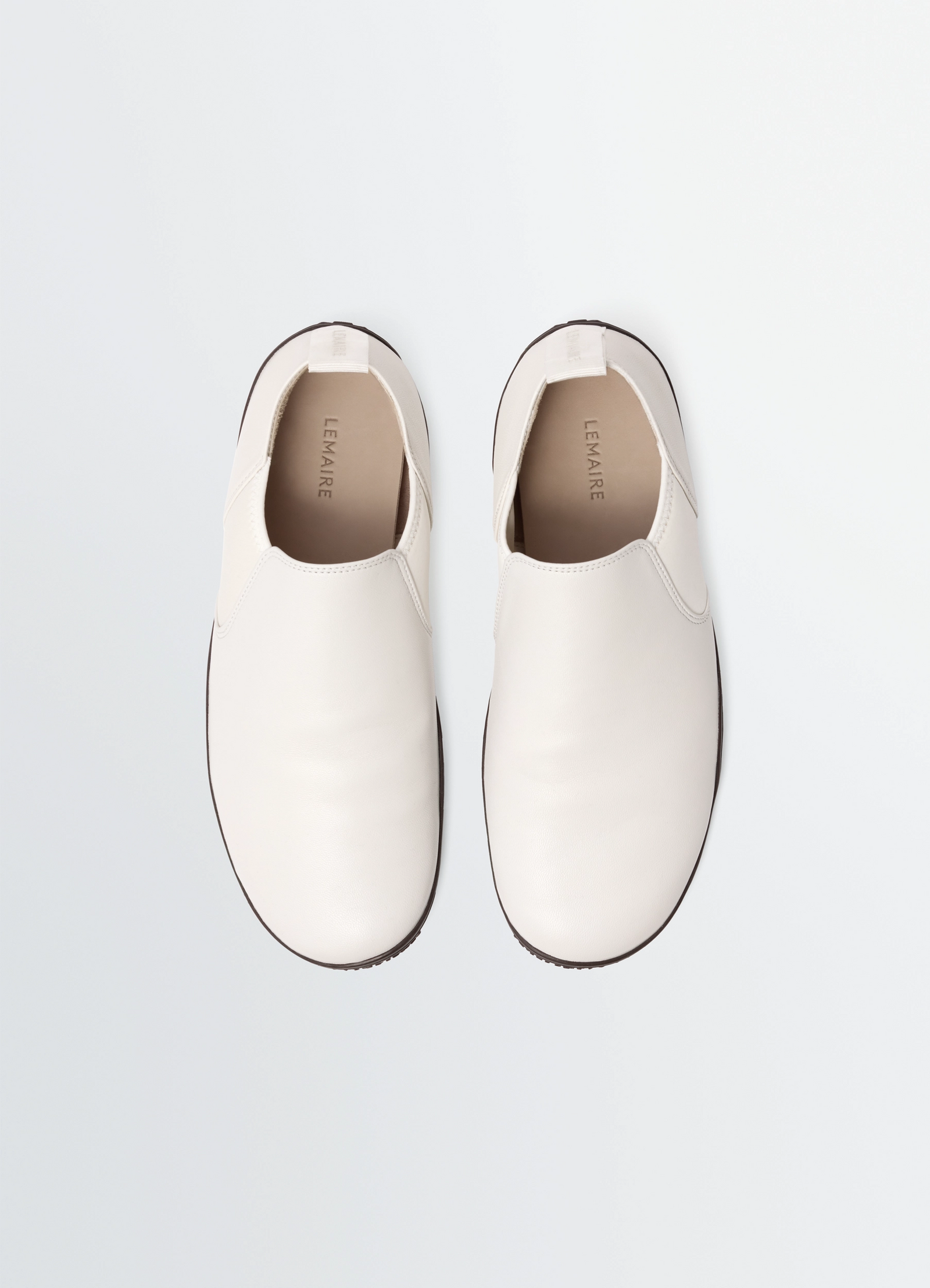 Vibram glove slip on in leather, product shot, top view rounded toe detail