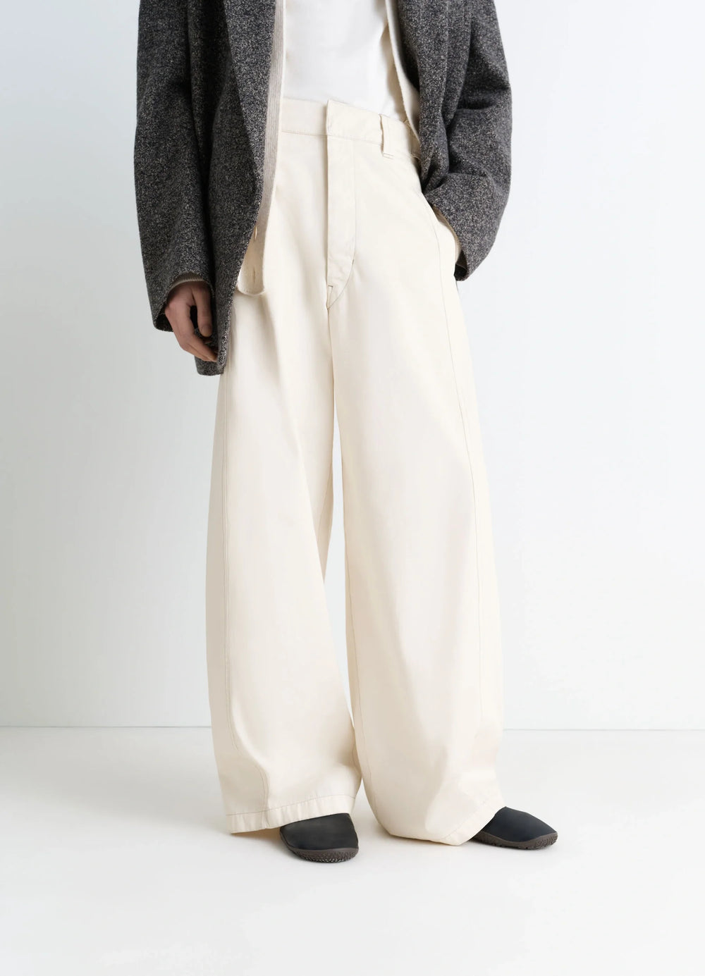 VIBRAM GLOVE SLIP ON in Black nappa lamb leather, model shot, detail shot worn by model