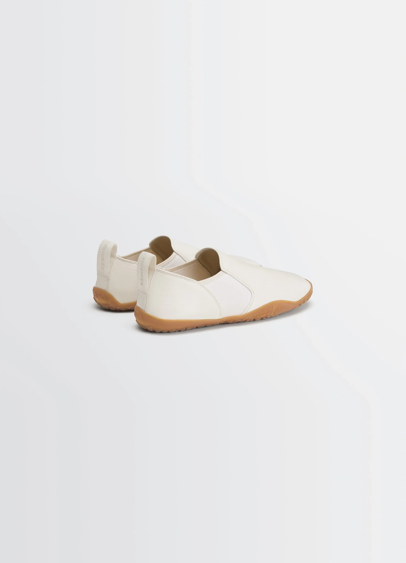 Vibram glove slip on in lwg gold-certified nappa lamb leath, product shot, rear three-quarter view textured sole visible, low