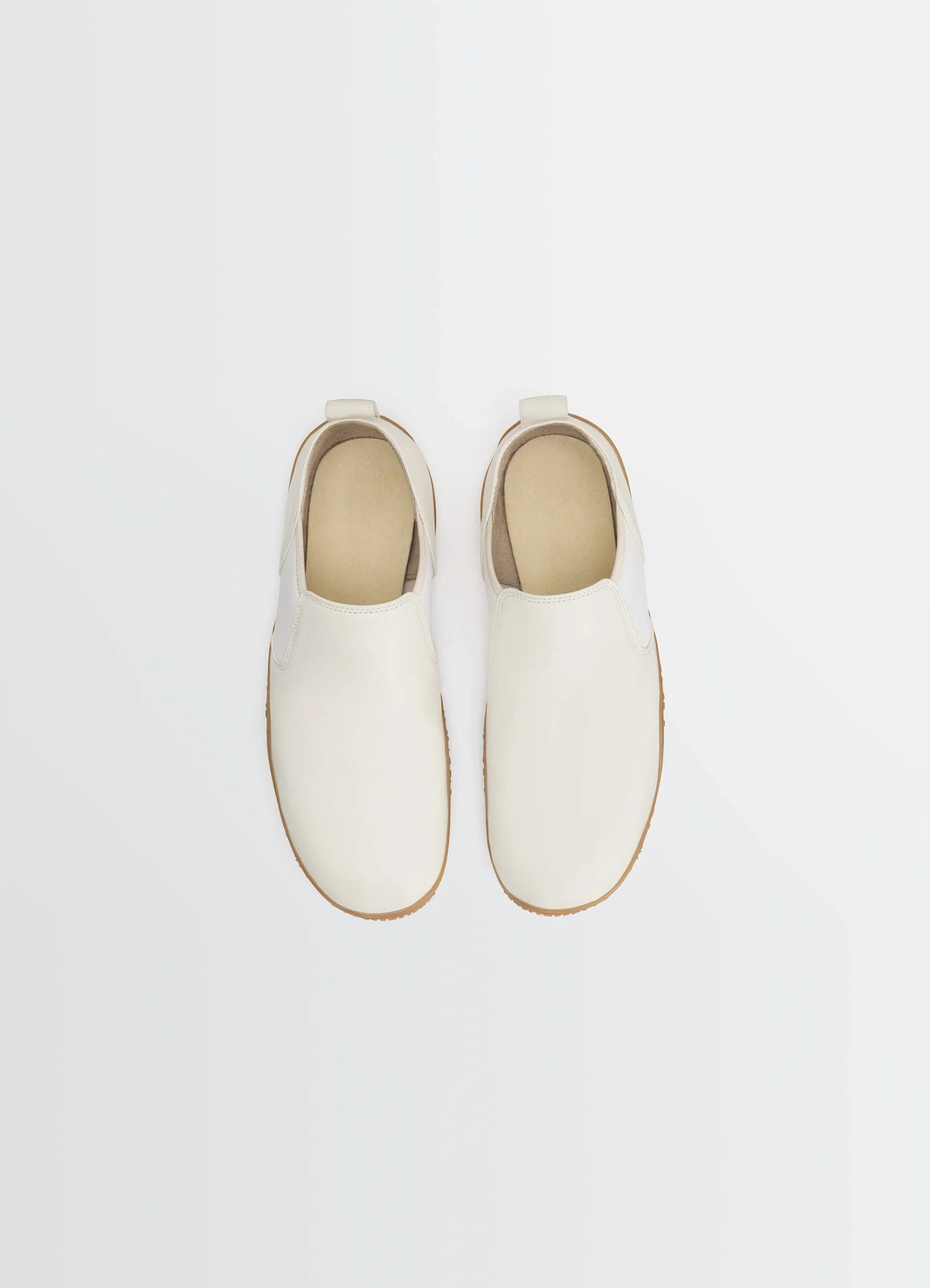 Vibram glove slip on in lwg gold-certified nappa lamb leath, product shot, top view minimalist slip-on, smooth texture