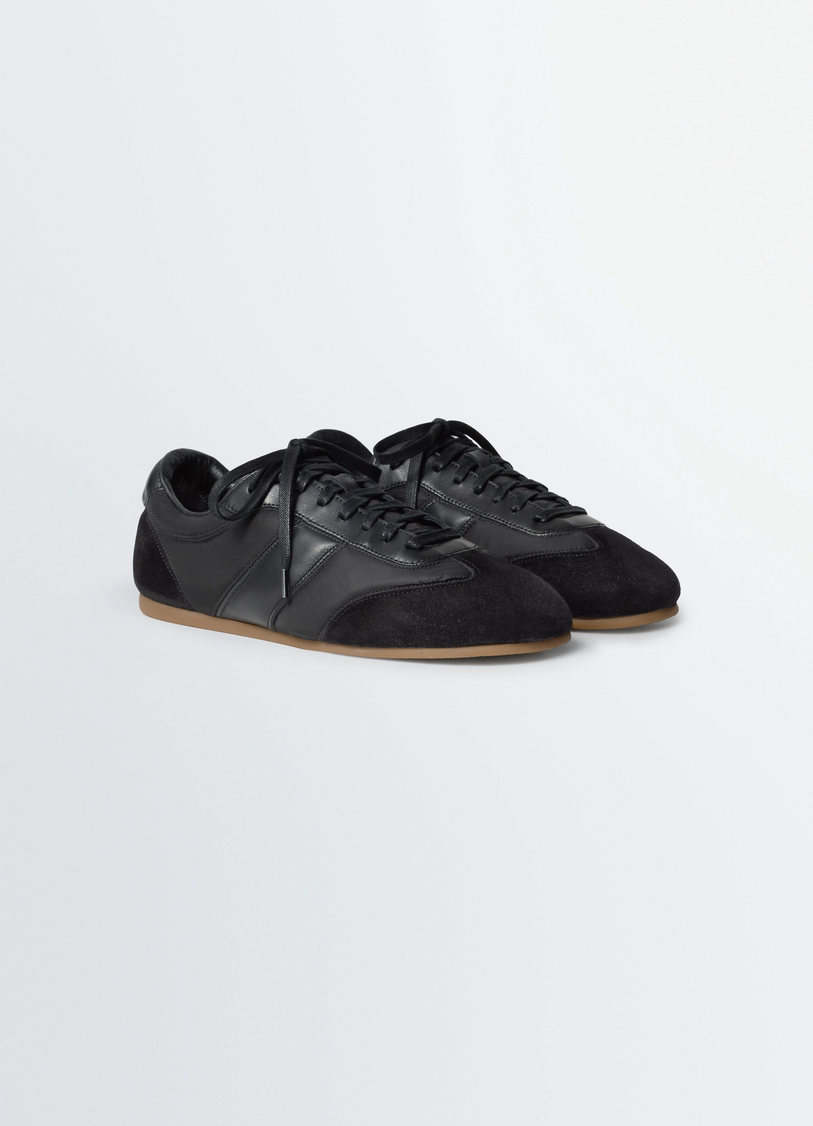 Soft runners in suede leather