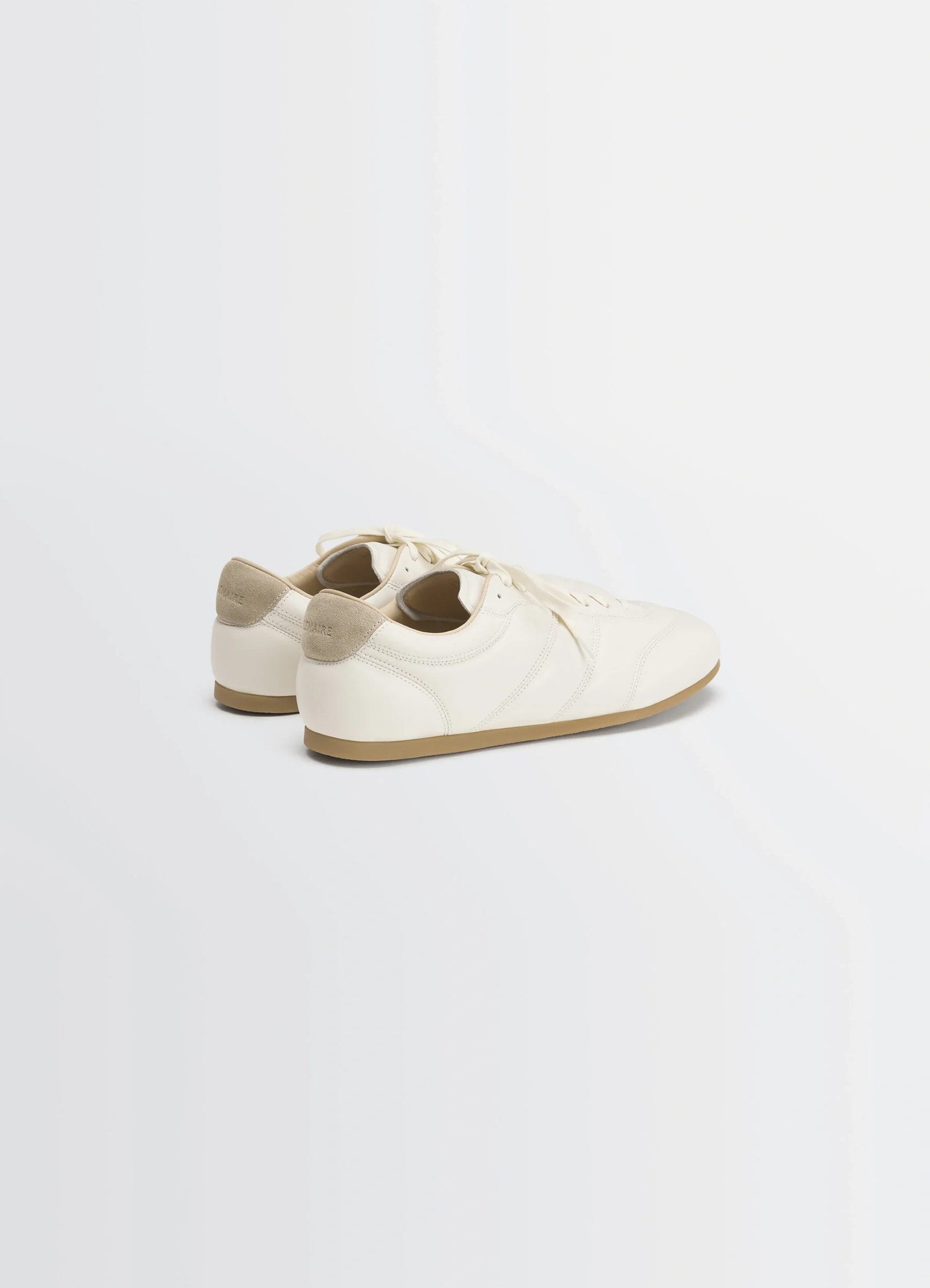 Inspired by vintage running sneaker in lwg gold-certified nappa lamb leath, product shot, rear three-quarte heel logo detail,