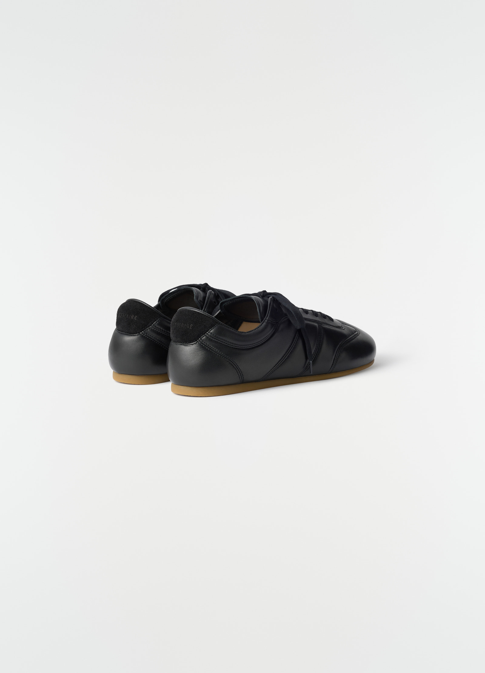 Soft runner in leather