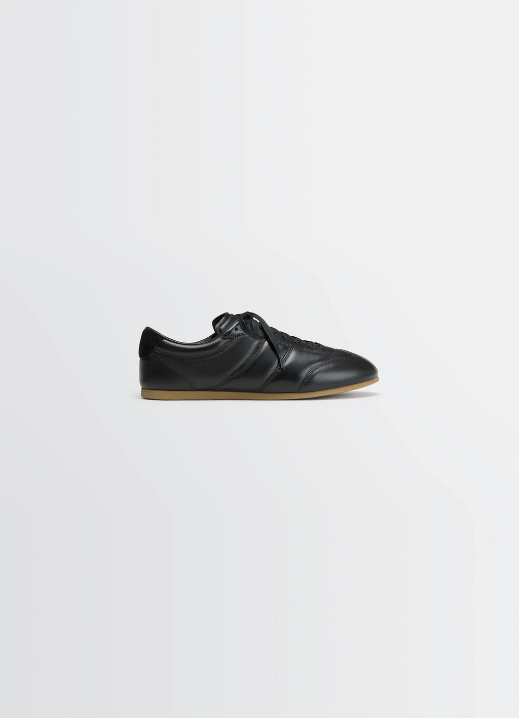 SOFT RUNNER in Black LWG Gold-certified nappa lamb, product shot, side view rubber-soled sneaker