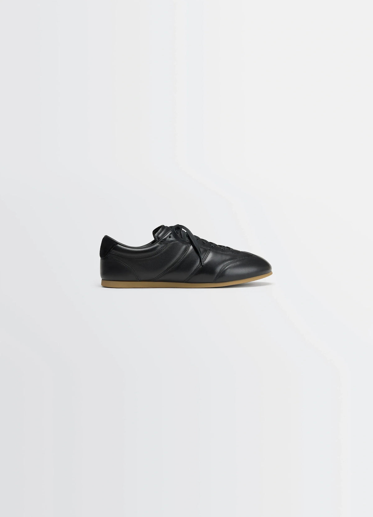 SOFT RUNNER in Black LWG Gold-certified nappa lamb, product shot, side view rubber-soled sneaker