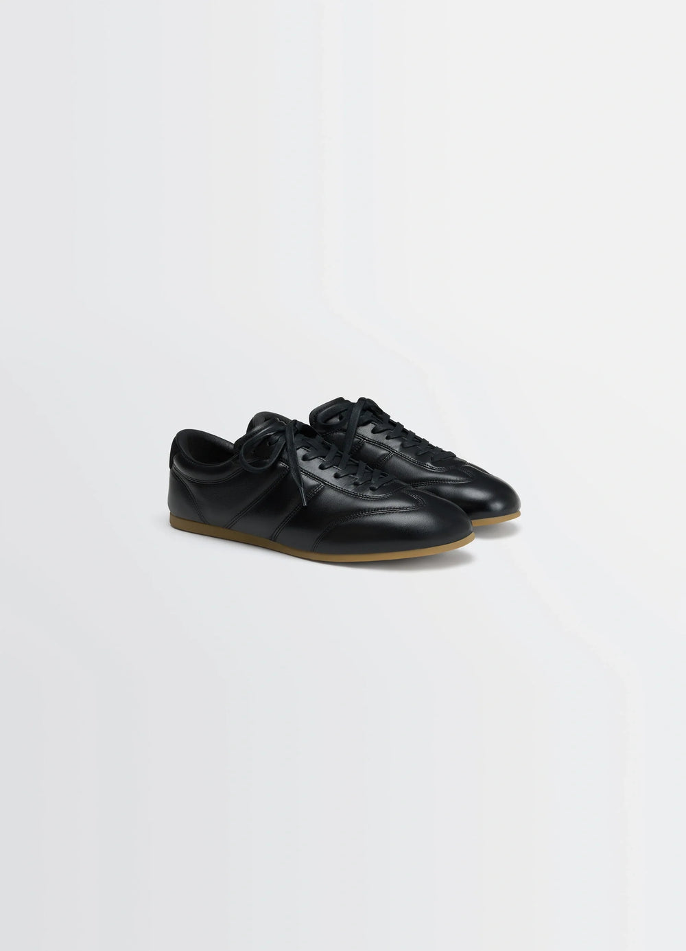 SOFT RUNNER in Black LWG Gold-certified nappa lamb, product shot, angled top view sleek lace-up design