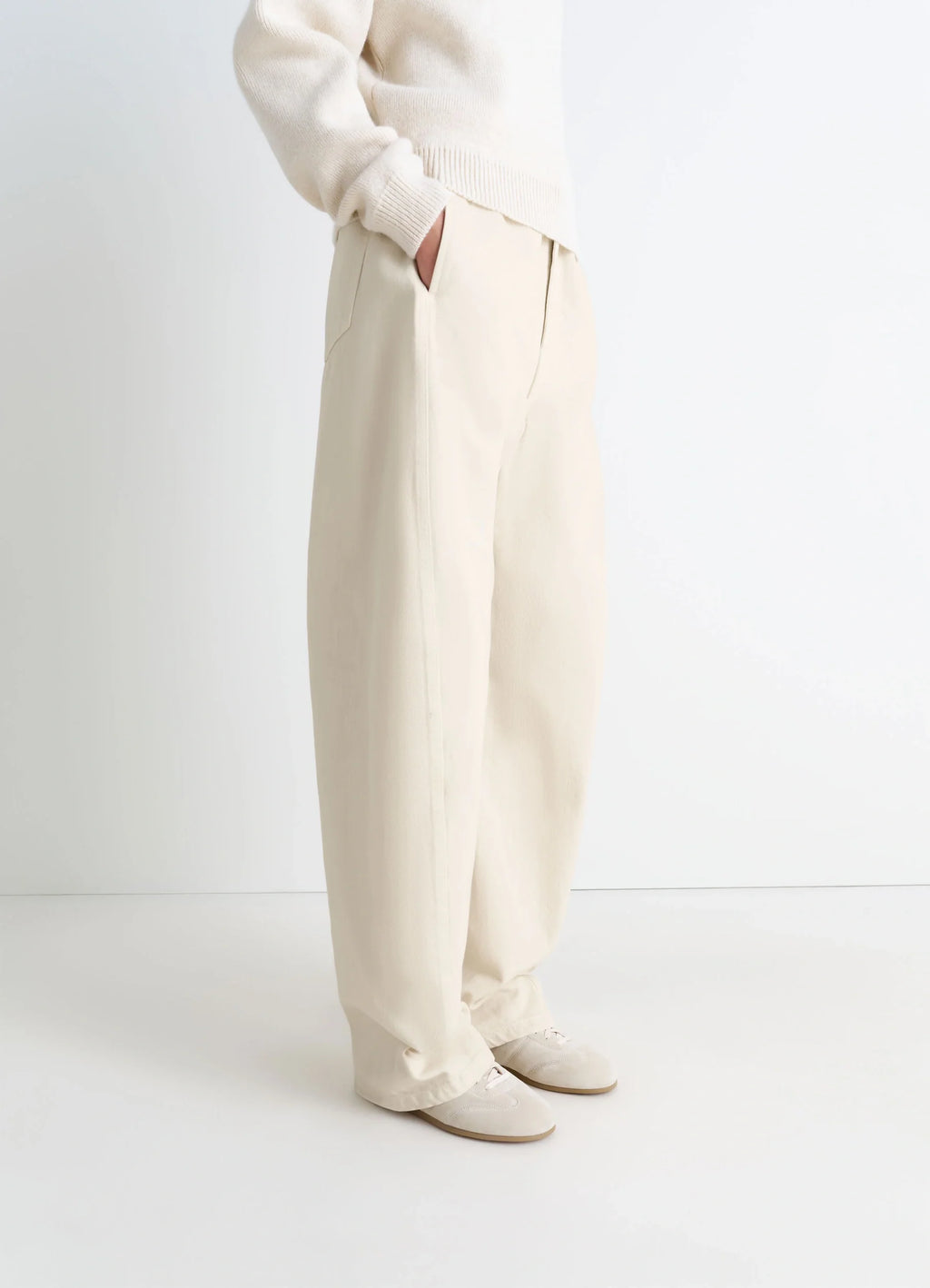 Soft Runner in Hand-sueded Lambskin, model shot, three-quarter view loose fit, seamless design