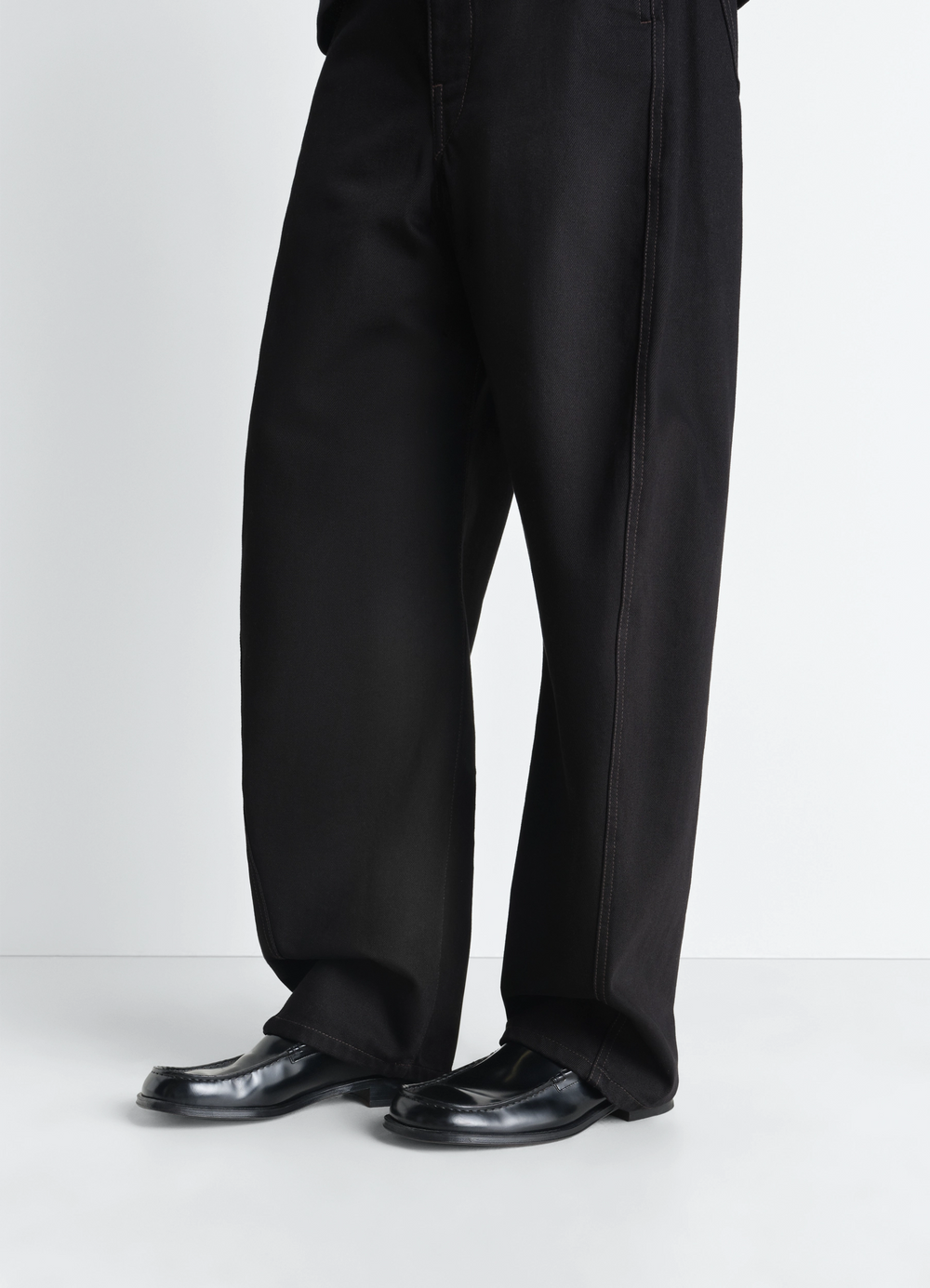 Loafer in Leather in Shiny Smooth Calf Leather, model shot, bottom detail elegant square toe