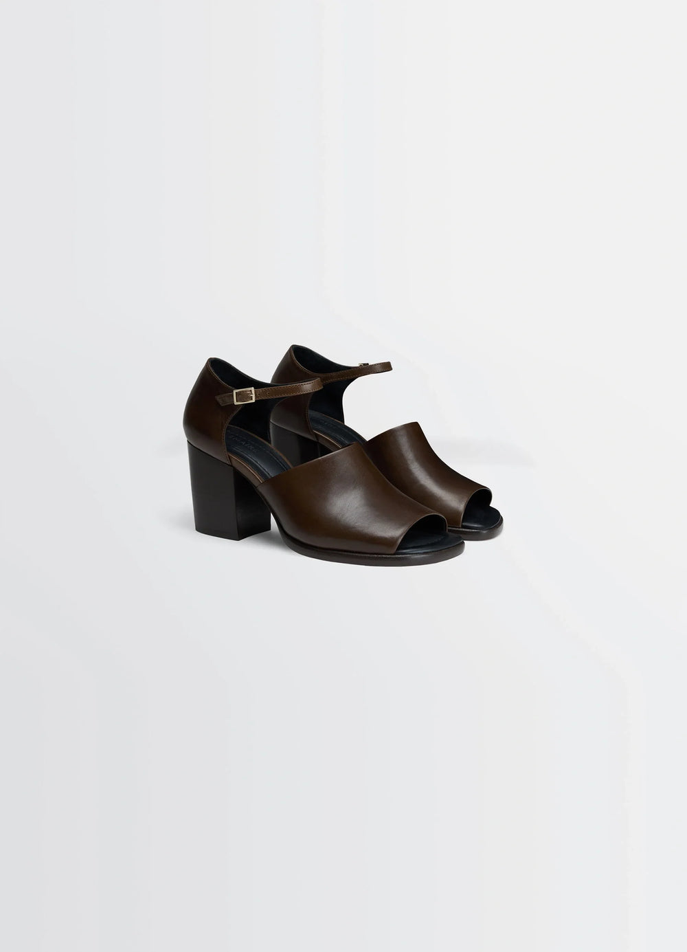 Square Heeled Sandals 80 in Glossy Vegetable-Tanned Leather, product shot, angled front view ankle strap open toe