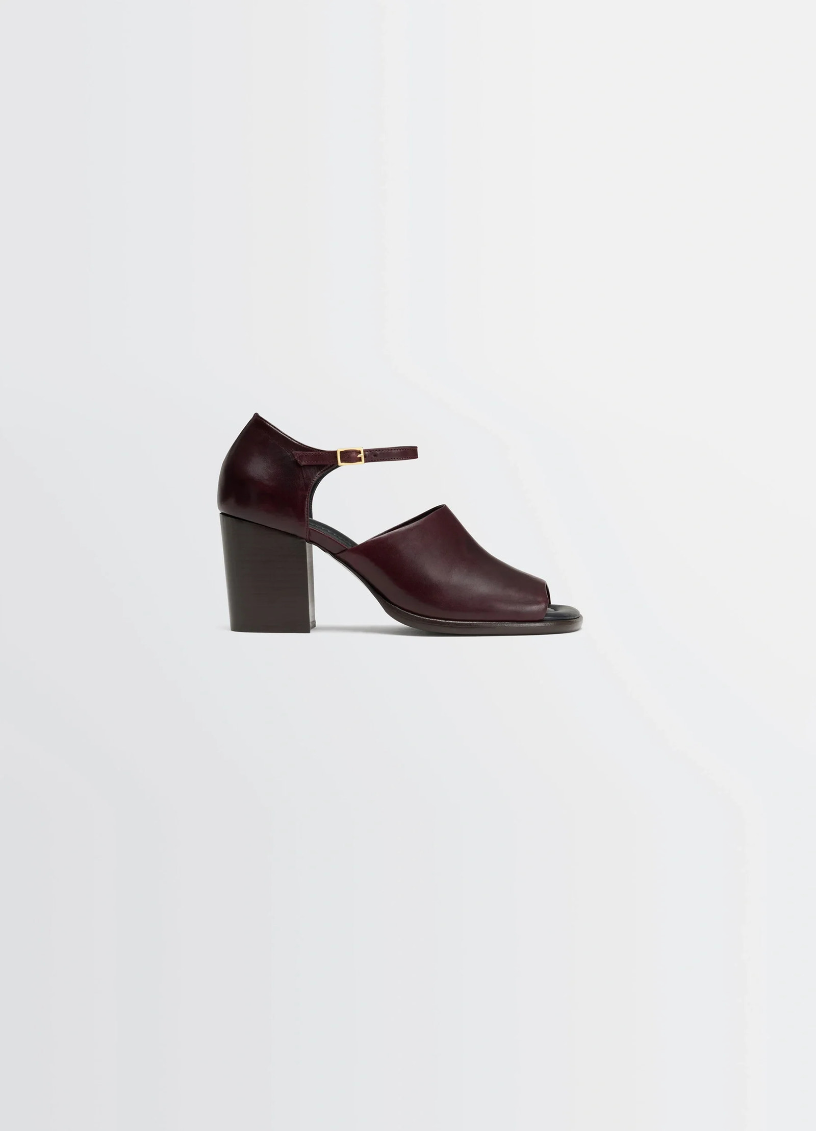 Square heeled sandals 80 in glossy vegetable-tanned leather, product shot, side view square heel architectural look
