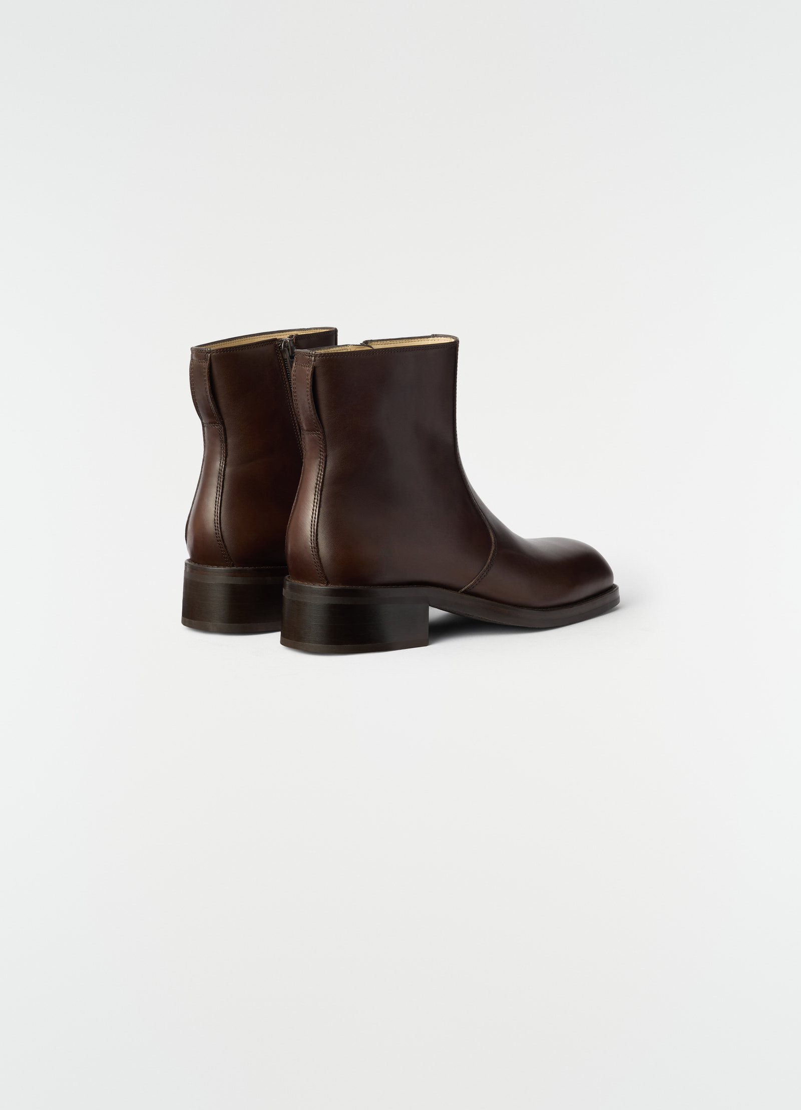 Stiefeletten mit reissverschluss aus glänzendem leder