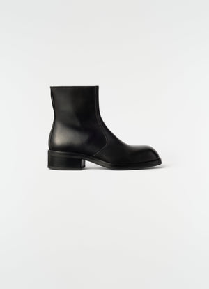 Zipped ankle boots in shiny black leather by lemaire side view on plain white background