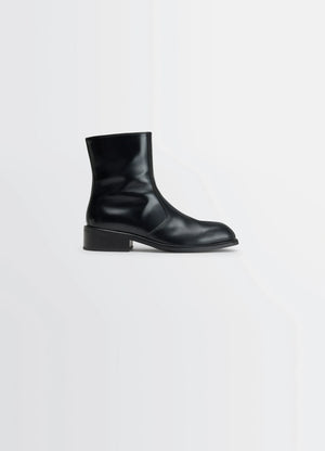 Zipped Boots in Shiny Black Calf Leather, product shot, Side view Ankle height, smooth finish