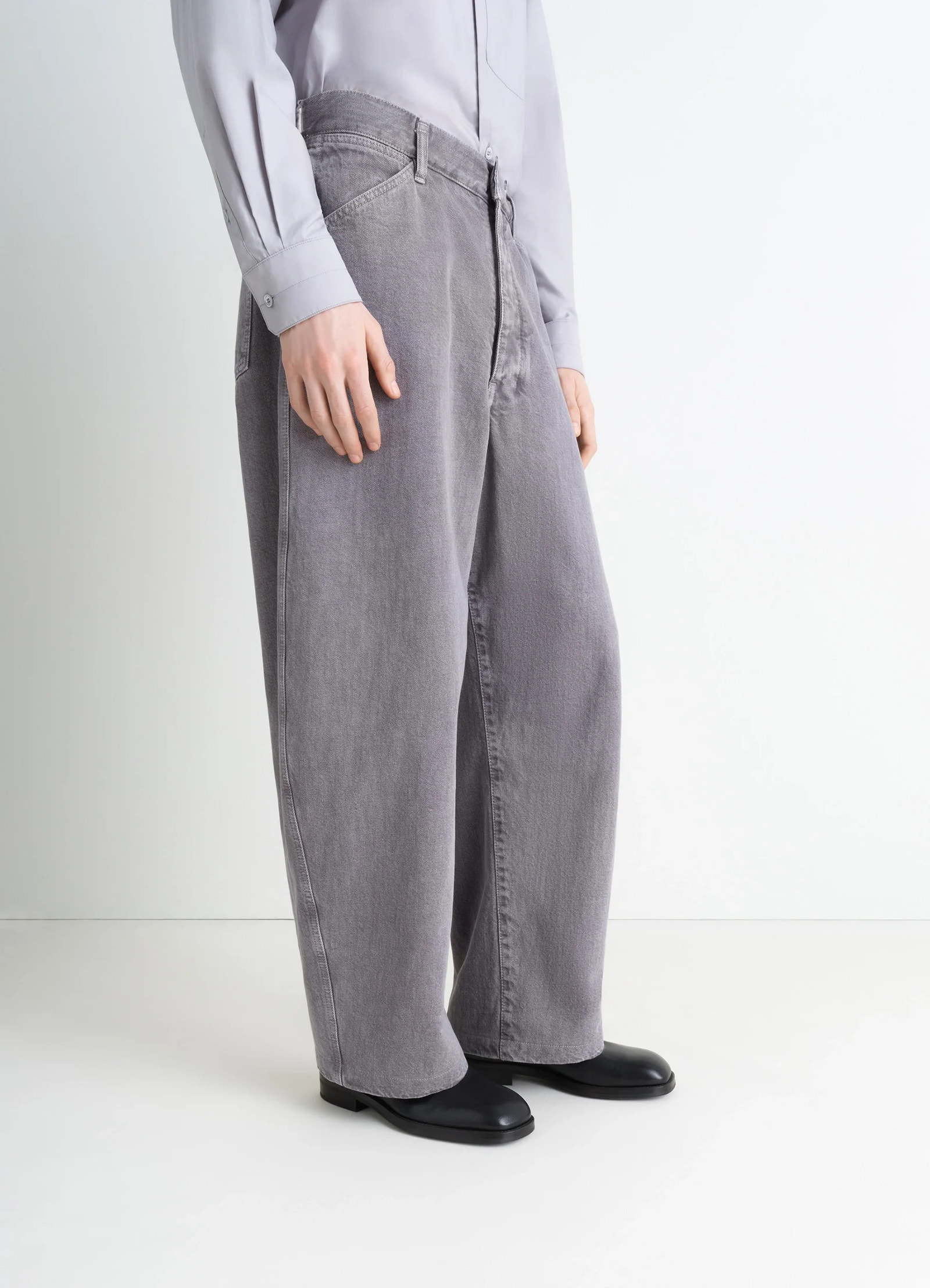 Derbies in glossy lwg gold-certified buffalo l, model shot, three-quarter view sleek polished finish